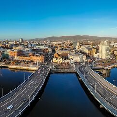 Aerial view of Belfast in autumn Von Alexey Fedorenko