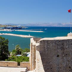 Panoramic view of Cesme from the castle, Turkey Von Lefteris Papaulakis